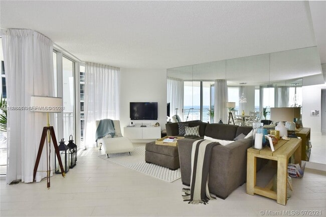Building Photo - 17375 Collins Ave
