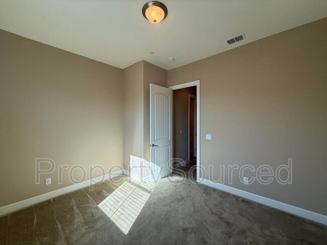 Building Photo - 1073 Kumara St