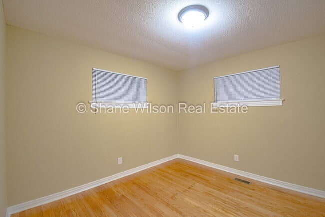 Building Photo - 804 Henderson Ave