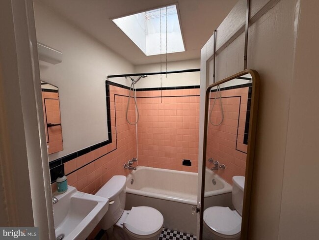 Building Photo - 3422 Tilden St