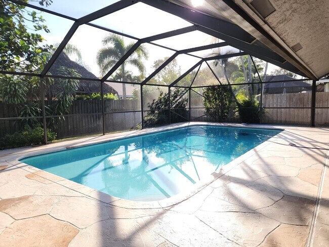 Building Photo - 14526 Paddock Dr