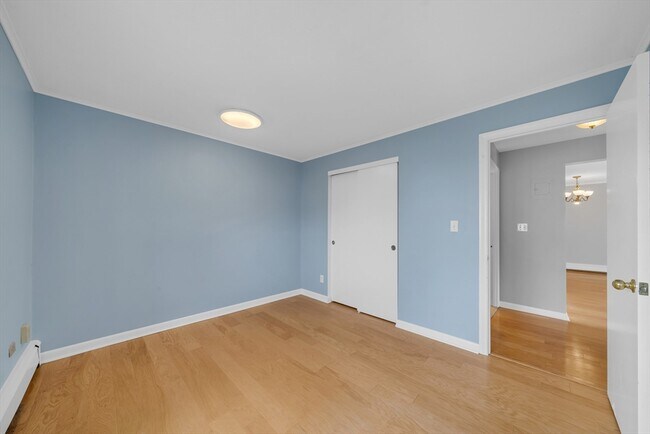 Building Photo - 27 Alpine St