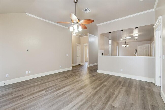 Building Photo - 16413 Village Green Dr