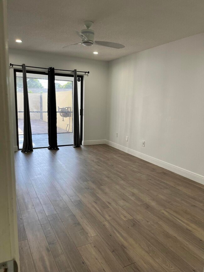 Building Photo - 1296 White Pine Dr