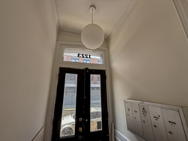 Building Photo - 1223 N Franklin St