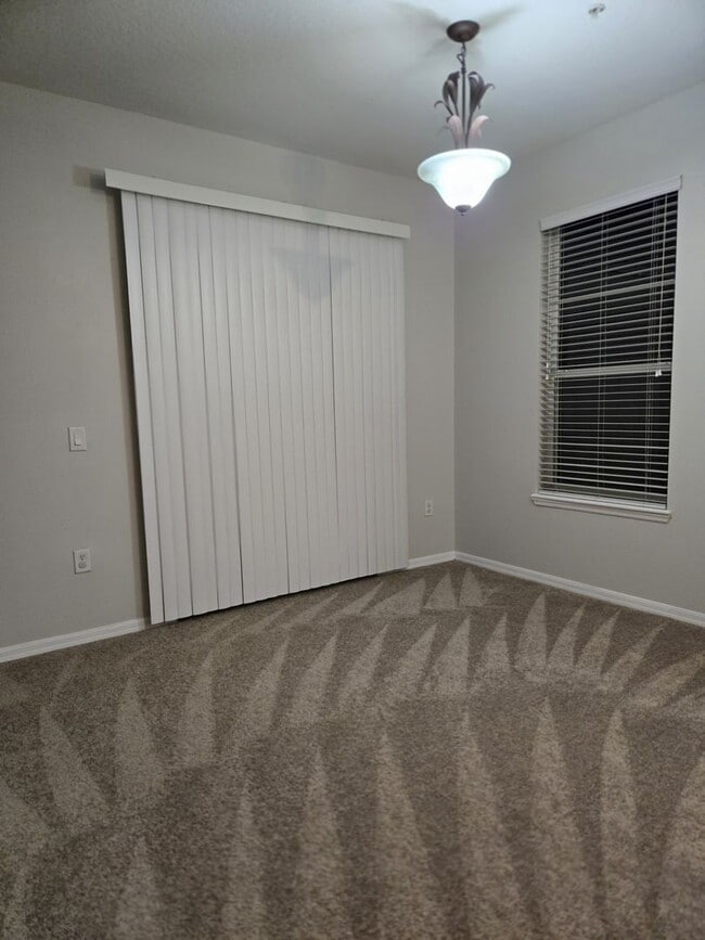 Building Photo - 3BD / 2.5BA Carriage Home