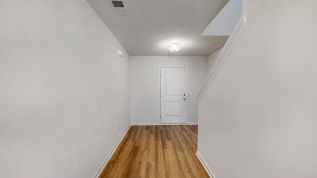 Building Photo - 5 Bedrooms, 3 Bathrooms in Richmond Hill P...