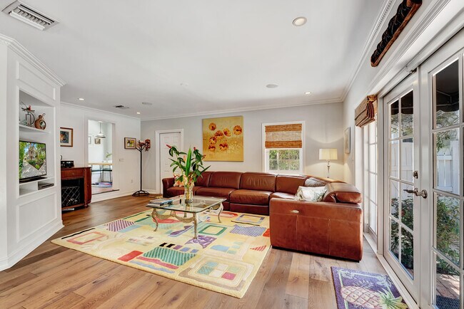 Building Photo - 306 N Swinton Ave