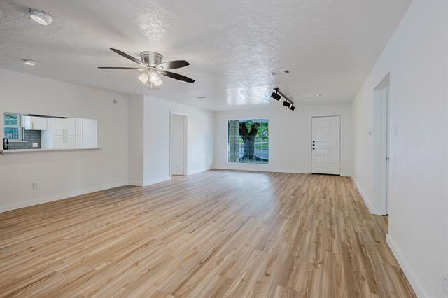 Building Photo - 6509 S Hulen St