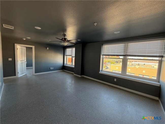 Building Photo - 103 E Central Ave