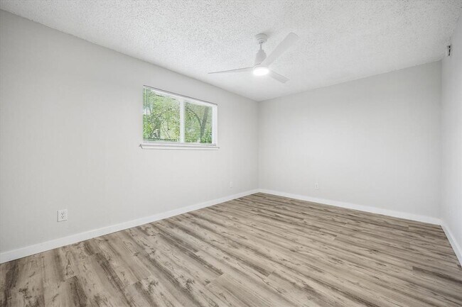 Building Photo - 904 Sirocco Dr