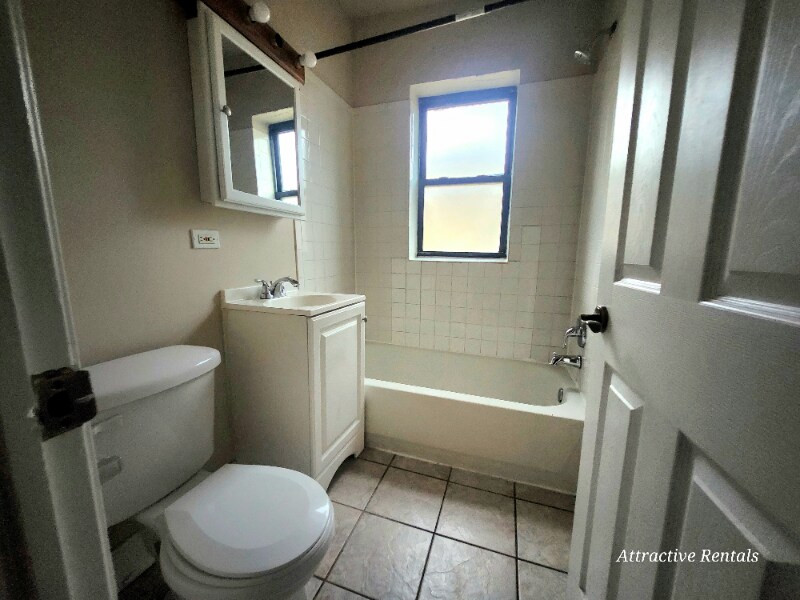 Building Photo - 4844 W Adams St