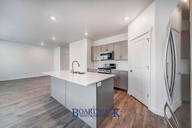 Building Photo - Modern 3-Bed Home with Yard & Amenities