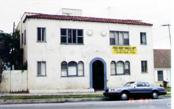Building Photo - 608 W 6th St