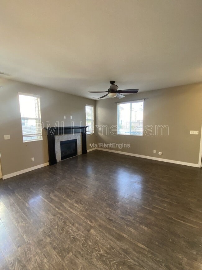 Building Photo - 972 Stonehaven Dr