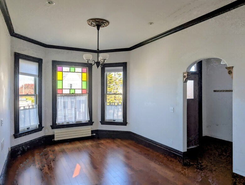 Building Photo - 1418 67th St