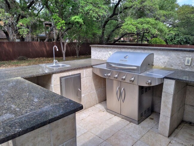Building Photo - *COMING SOON* Exquisite Estate Living in Prestigious Hollywood Park With Outdoor Kitchen!