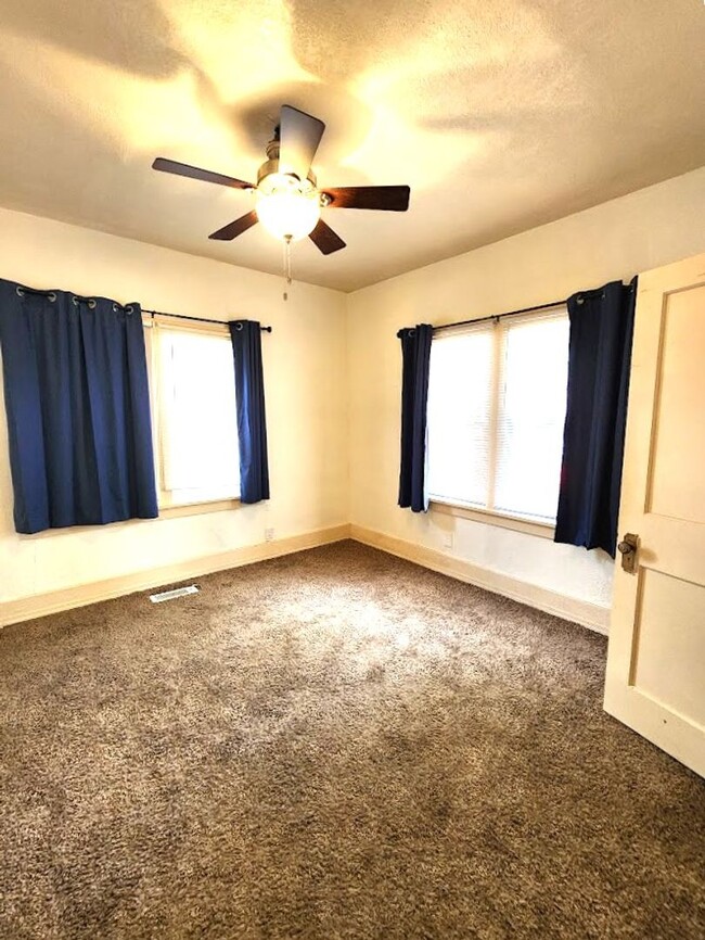 Building Photo - 2 Bed 1 Bath Plus Bonus Room in YOUNGS ENG...