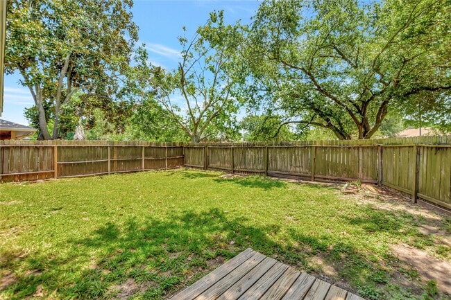 Building Photo - 619 Leicester Ln