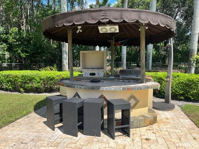 Building Photo - 2750 Jockey Cir