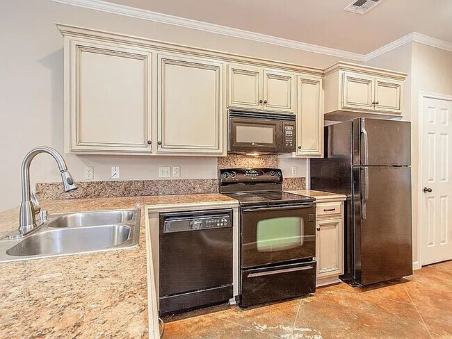 Building Photo - 120 Deraney Ln