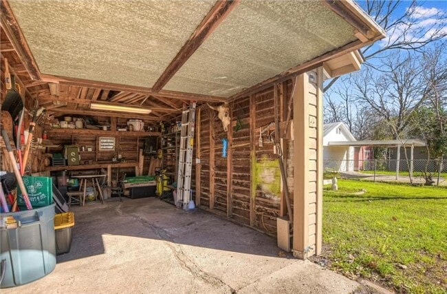 Building Photo - 504 Denson Dr
