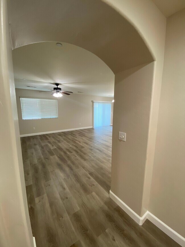 Building Photo - 450 Topanga Ct