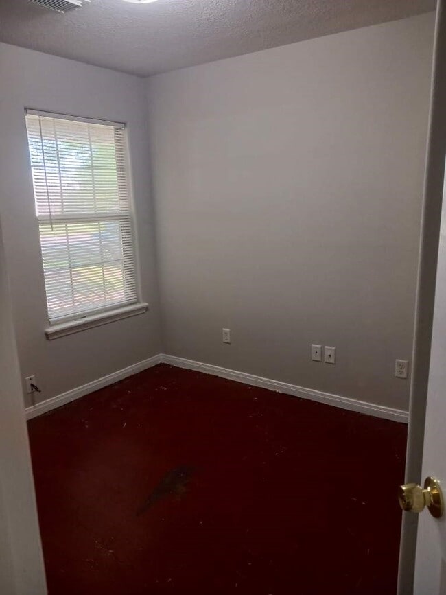 Building Photo - 118 Lindley Dr