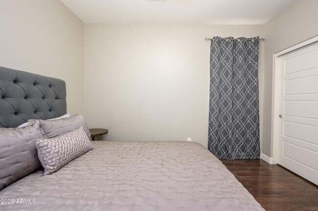 Building Photo - 6608 W Saguaro Park Ln