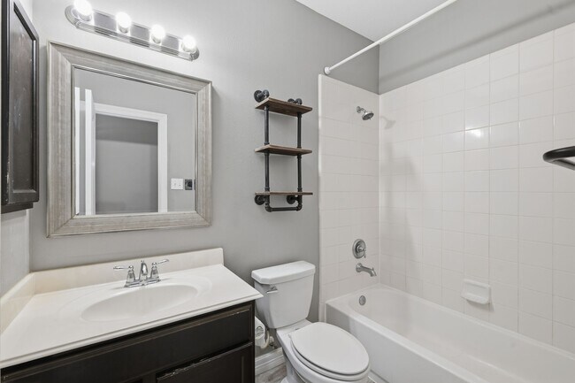 Building Photo - 1715 Round Oak Ln