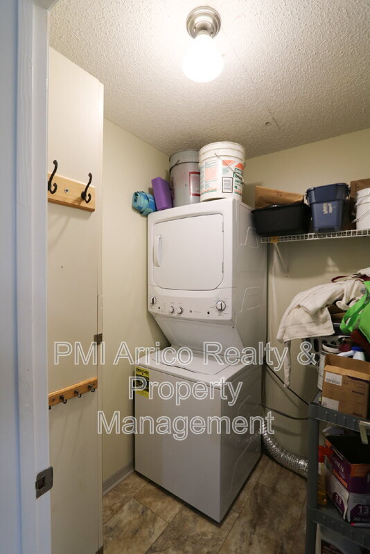 Building Photo - 323 Knottwood Ct