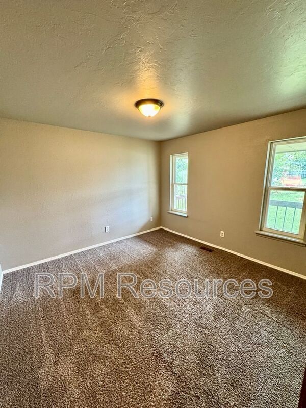 Building Photo - 12504 Whispering Hollow Dr