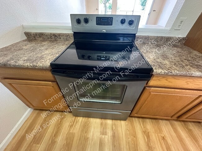 Building Photo - Charming Pet Friendly 2-Bedroom Home with ...