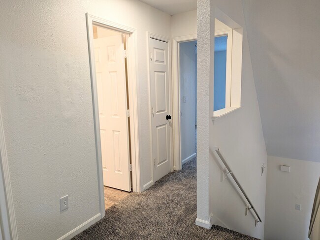 Upstairs hallway - 823 Spring Ct