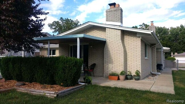 Building Photo - 37515 Agar Dr