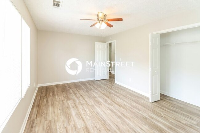Building Photo - 3 Bedroom Pet-Friendly Home in Jonesboro, GA with Main Street Renewal
