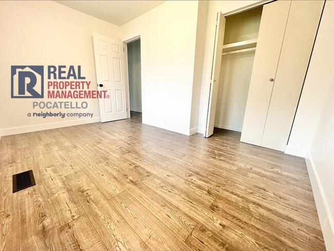 Building Photo - 1921 Monte Vista Dr