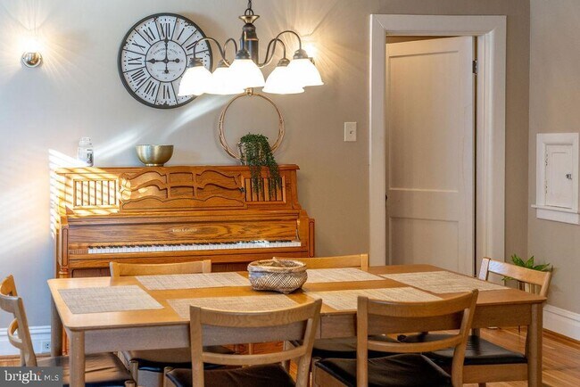 Building Photo - 313 Frederick St