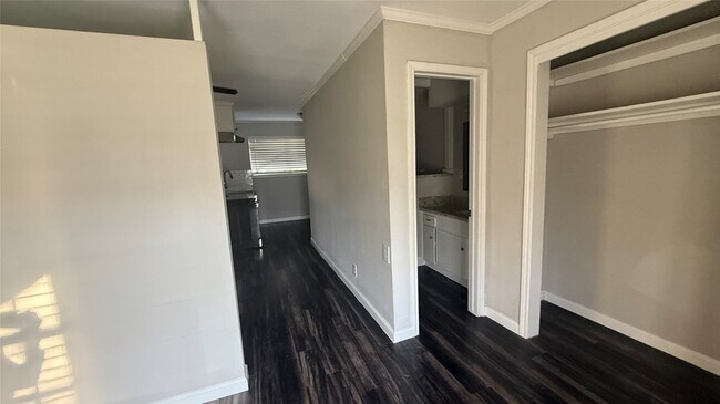 Building Photo - 1660 Richmond Ave.