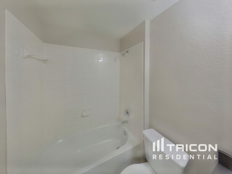 Building Photo - 1112 Roman Dr