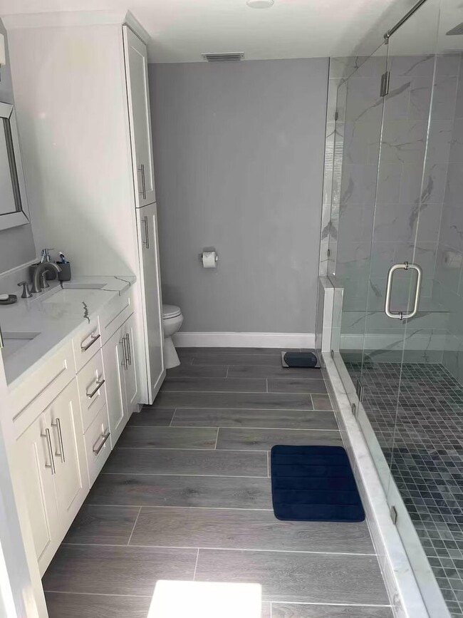 Building Photo - 4 Bed/2 Bath Waterfront Paradise with Pool, Dock & Gulf Access in Baileys Bluff