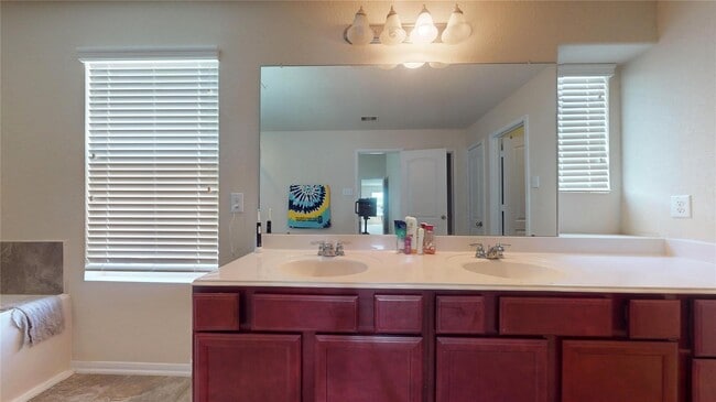 Building Photo - 3202 Cabin Wood Way