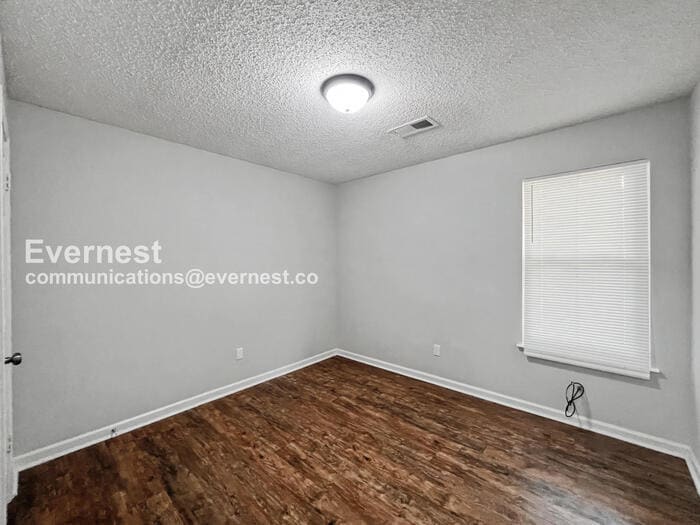 Building Photo - 1984 Custer Dr