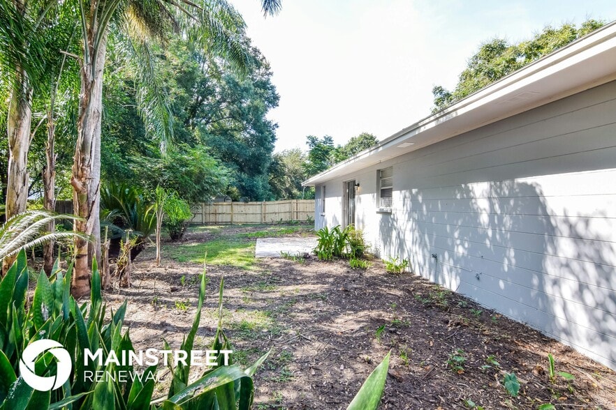 Building Photo - 5420 Southgrove Pl