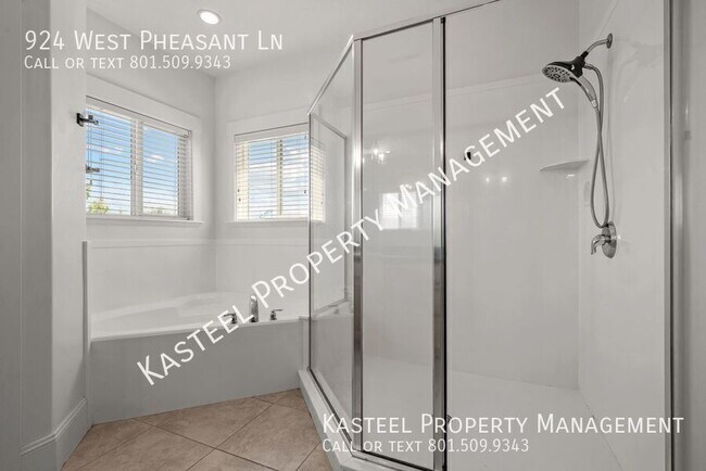 Building Photo - 924 W Pheasant Ln
