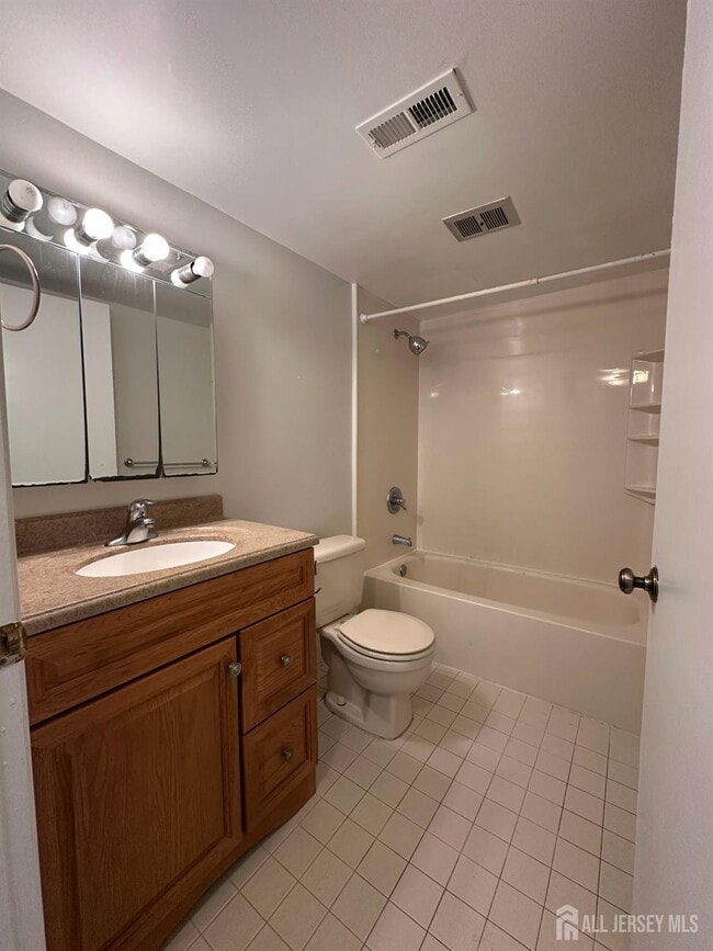 Building Photo - 3123 Sayre Dr