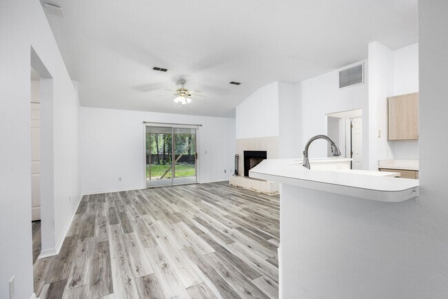 Building Photo - 6106 SW 85th St