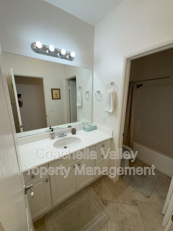 Building Photo - 1290 Esperanza Trail