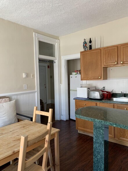 Building Photo - 848 Huntington Ave