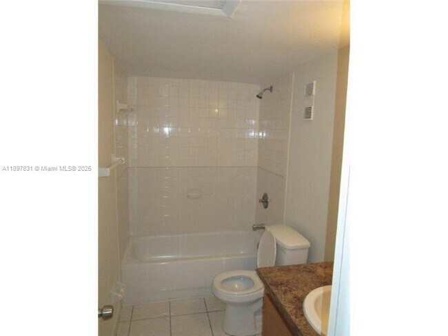 Building Photo - 10000 NW 80th Ct